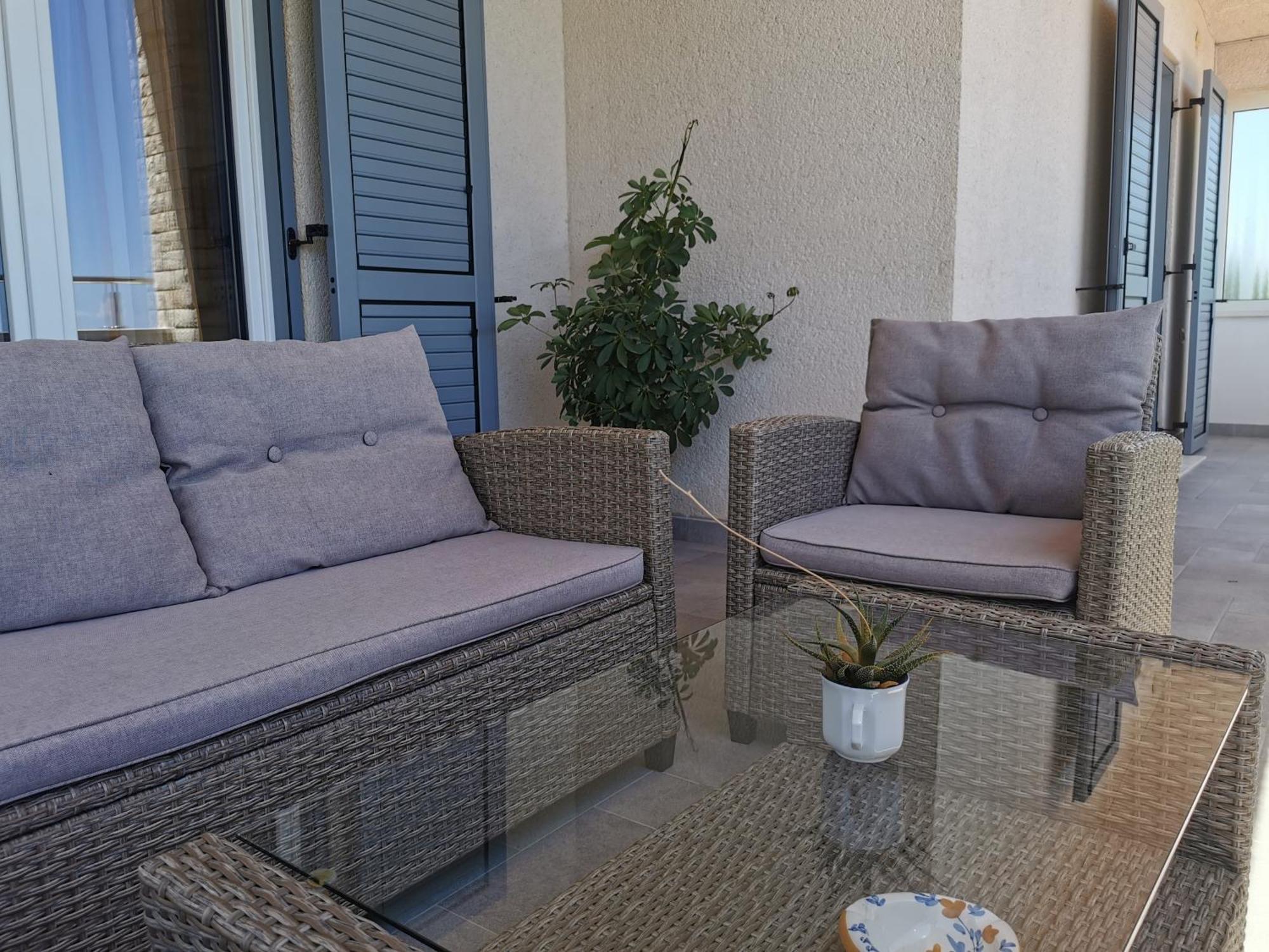 Apartment Kira - Spacious Apartment With Sea View ลิทซ์ยัน ภายนอก รูปภาพ